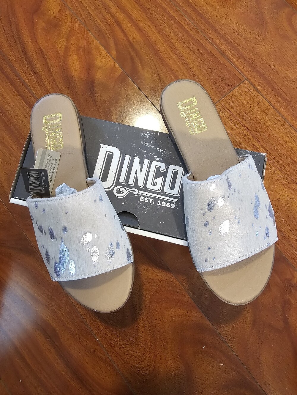 DINGO Moo Moo Silver Metallic Calf Hair Slide Sandals NIB New In Box Sz 8